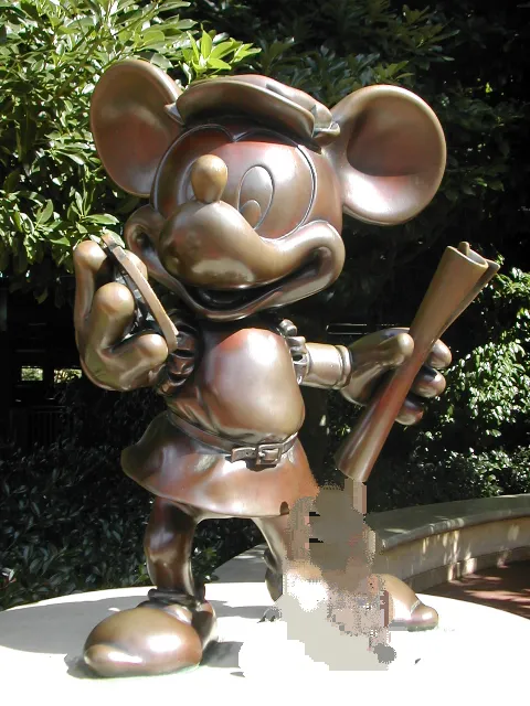 メインエントランス・ノースのミッキー像(東京ディズニーシー)