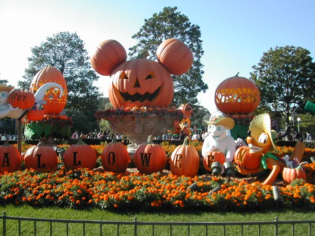メインのパンプキンとゴースト、プルート(ディズニー・ハロウィーン 2005)