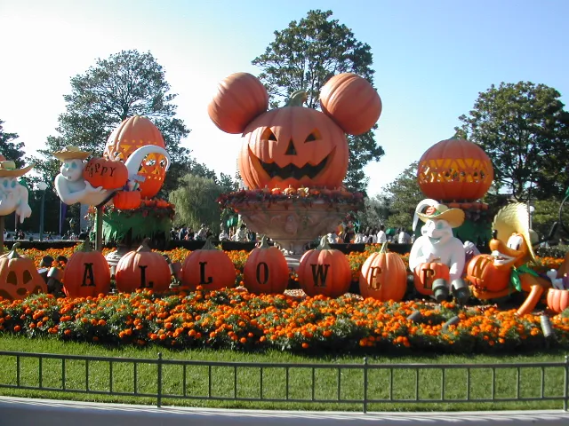 メインのパンプキンとゴースト、プルート(ディズニー・ハロウィーン 2005)