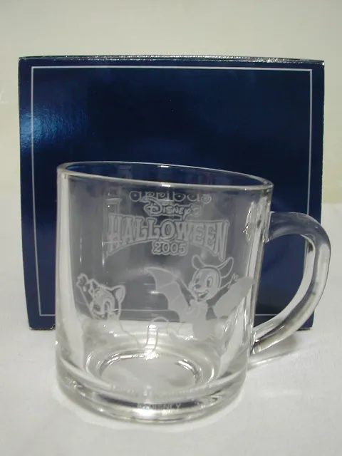 2005年のディズニー・ハロウィーンのカップグラス チップとデール(ガラスの靴)