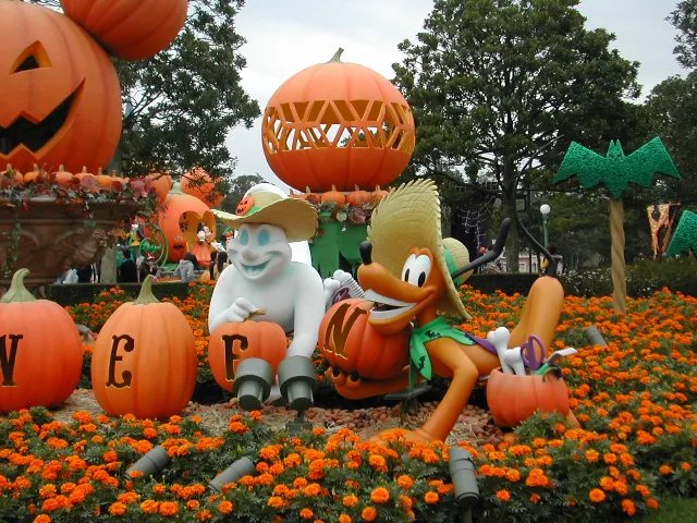 プルートと収穫するゴースト(ディズニー・ハロウィーン 2005)