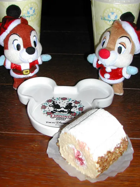 ロールケーキとスーベニアプレート（ハーバーサイド・クリスマス 2005）