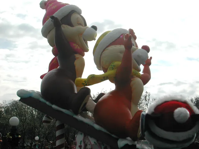 チップとデールフロート（ディズニー・ジャンボ・クリスマスパレード）