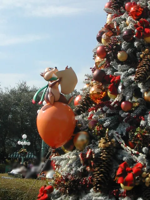チップとクリスマスツリー（クリスマス・ファンタジー 2005）