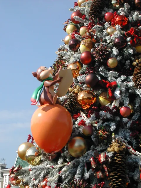チップとクリスマスツリー（クリスマス・ファンタジー 2005）