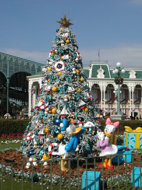 ドナルドとデイジーとクリスマスツリー（クリスマス・ファンタジー 2005）